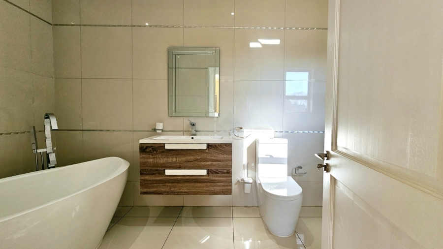 5 Bedroom Property for Sale in Kiepersol Free State